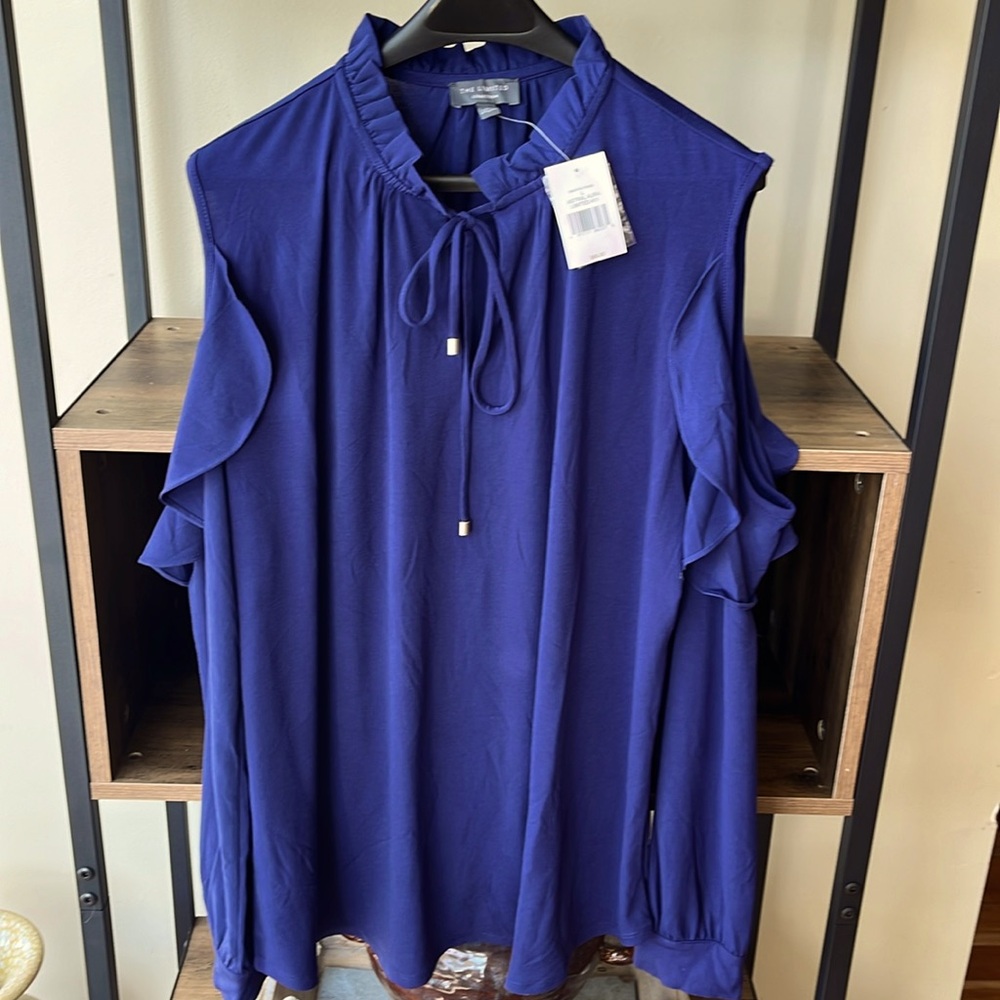 The limited navy blue cold shoulder shirt, very soft
